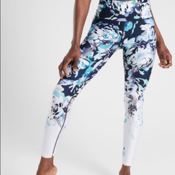 Athleta Pants - NWT Athleta Elation Blossom 7/8 tight pants size M